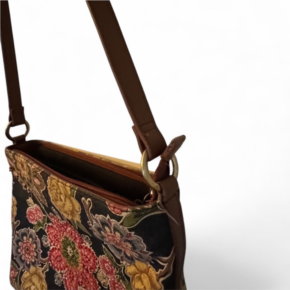 Vintage Floral Tapestry Style Bag with beaded designs - Picture 3 of 7
